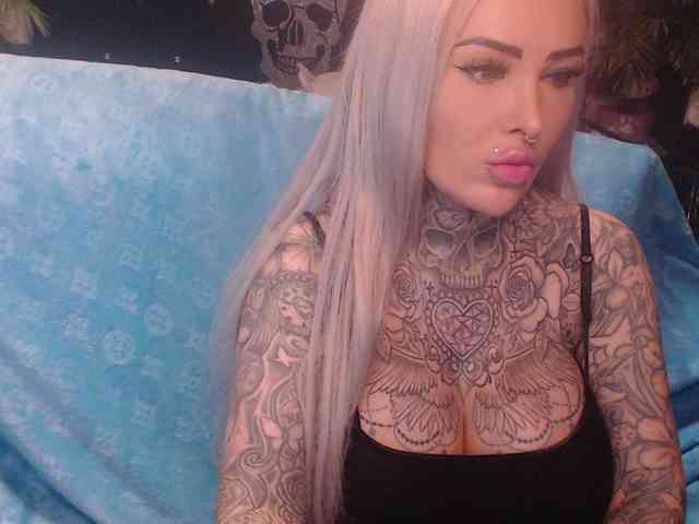 MilaElaine webcam