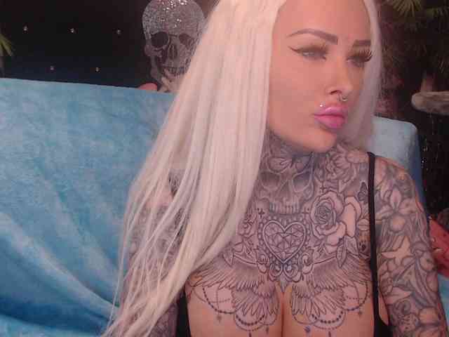 MilaElaine webcam