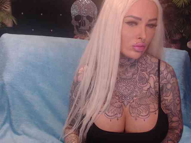 MilaElaine webcam