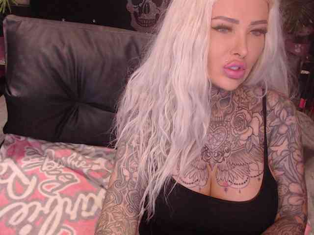 MilaElaine webcam
