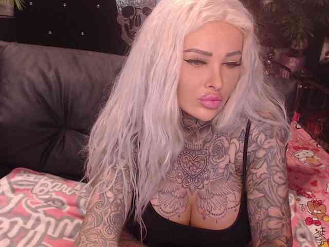 MilaElaine webcam