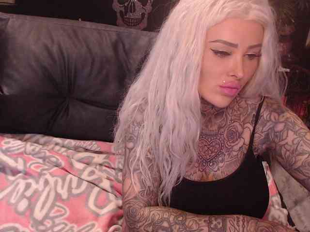 MilaElaine webcam