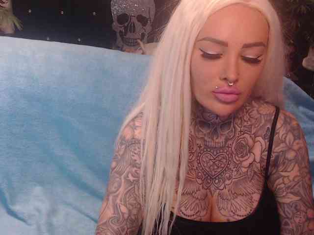 MilaElaine webcam