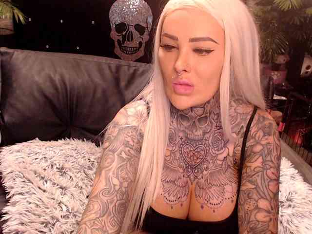 MilaElaine webcam