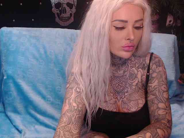 MilaElaine webcam