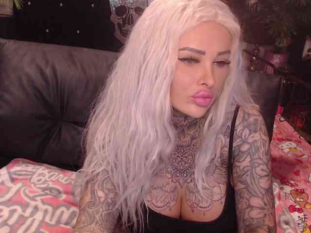 MilaElaine webcam