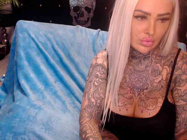 MilaElaine webcam