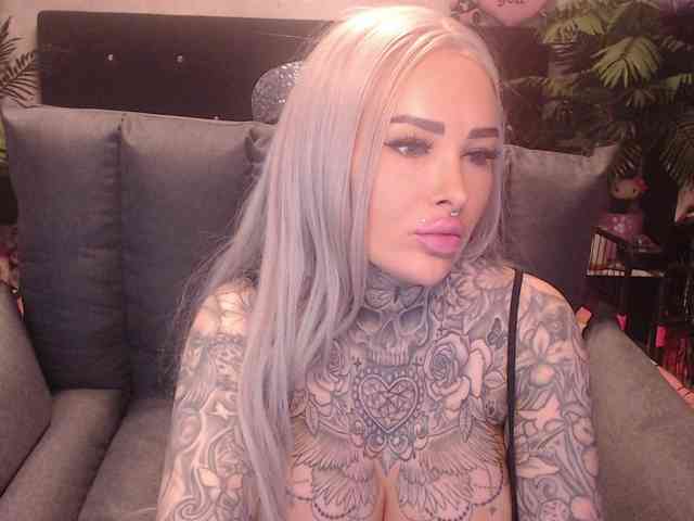 MilaElaine webcam