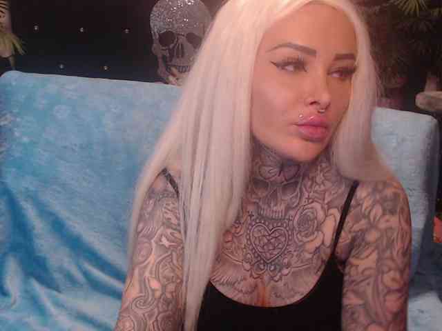 MilaElaine webcam
