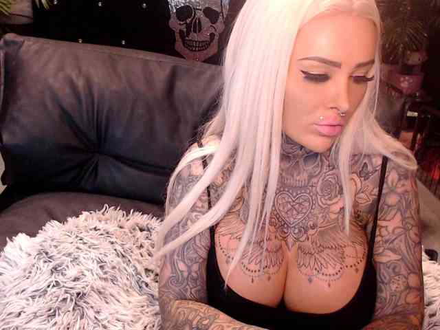 MilaElaine webcam