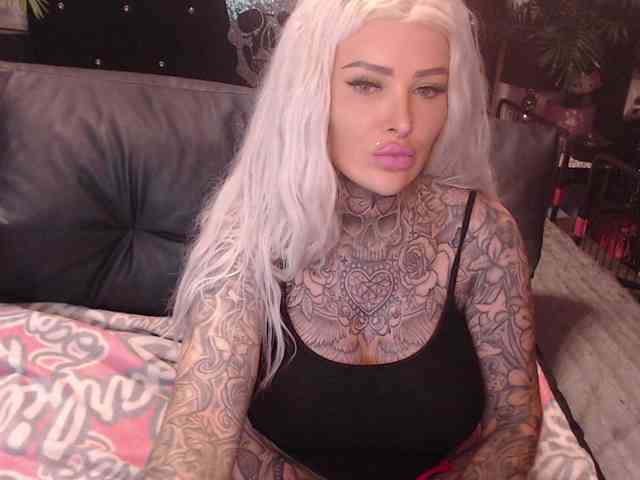 MilaElaine webcam