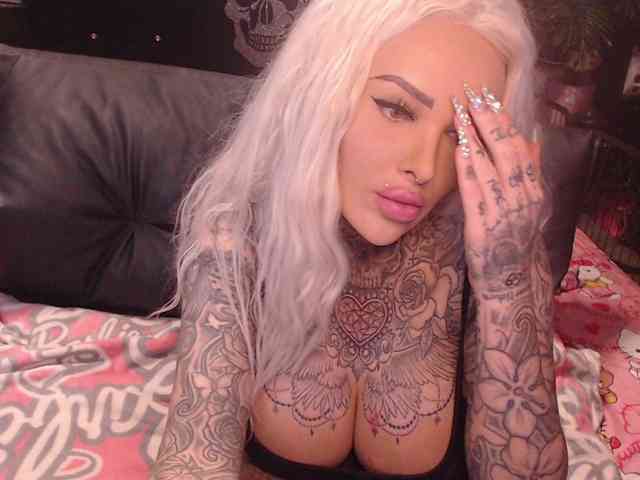MilaElaine webcam