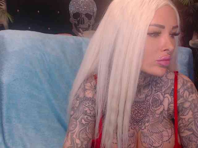 MilaElaine webcam