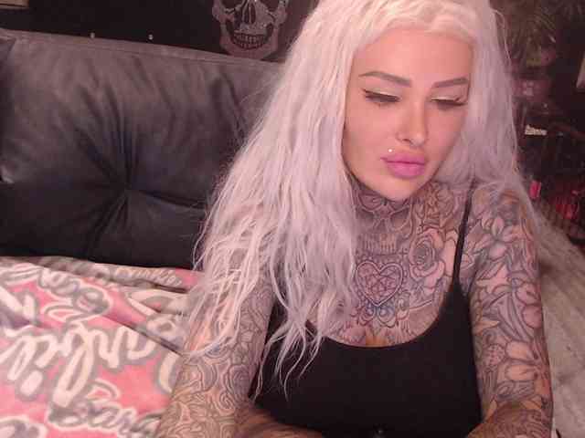 MilaElaine webcam