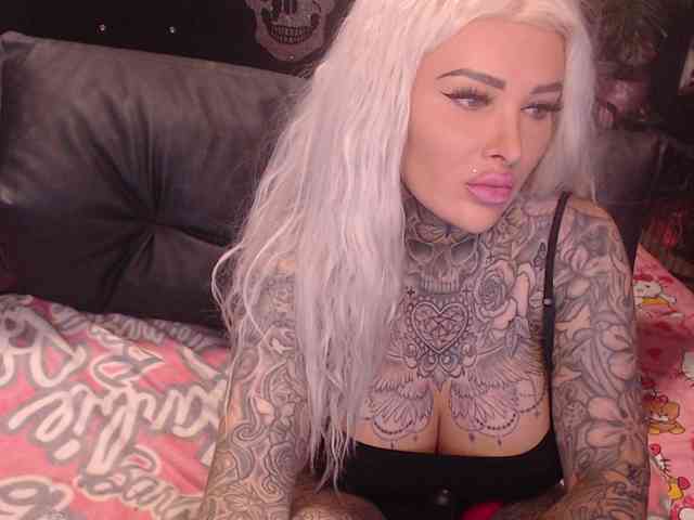 MilaElaine webcam