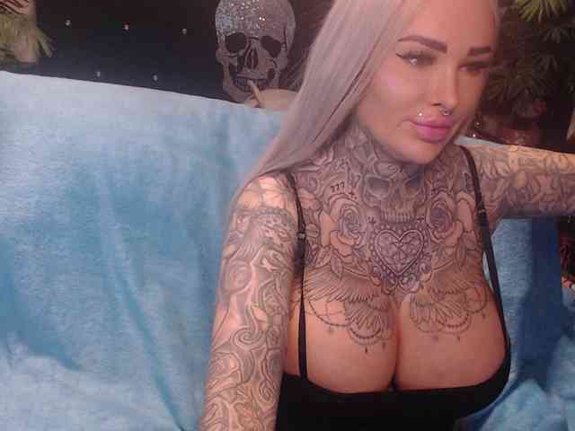 MilaElaine webcam