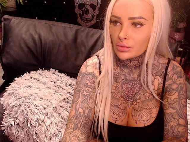 MilaElaine webcam