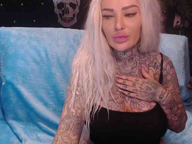 MilaElaine webcam