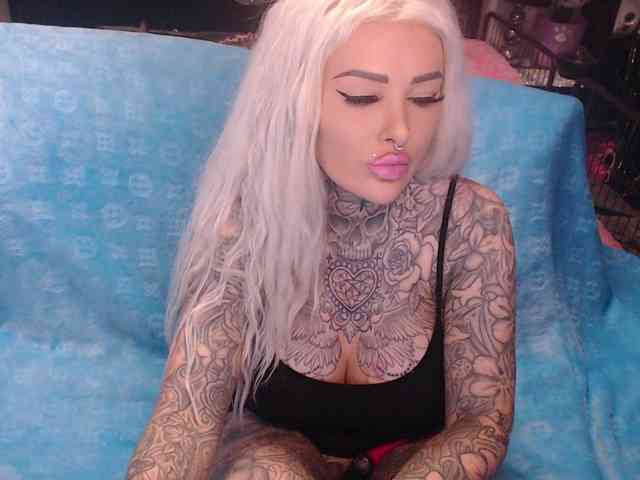 MilaElaine webcam