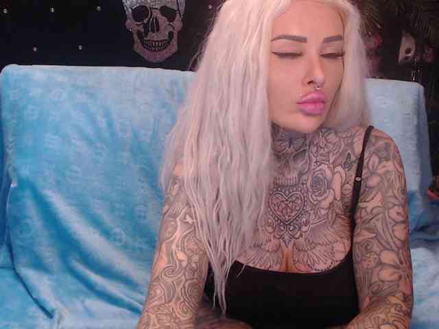 MilaElaine webcam