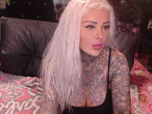 MilaElaine webcam