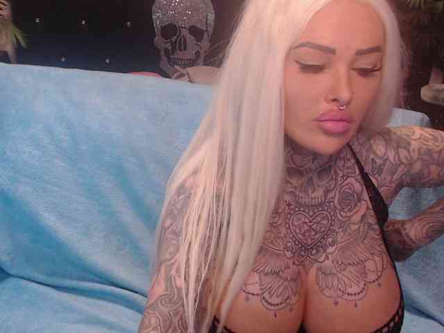 MilaElaine webcam