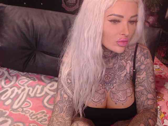 MilaElaine webcam