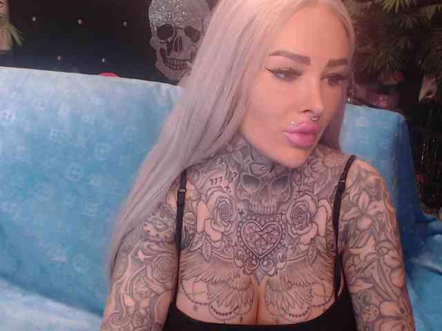 MilaElaine webcam