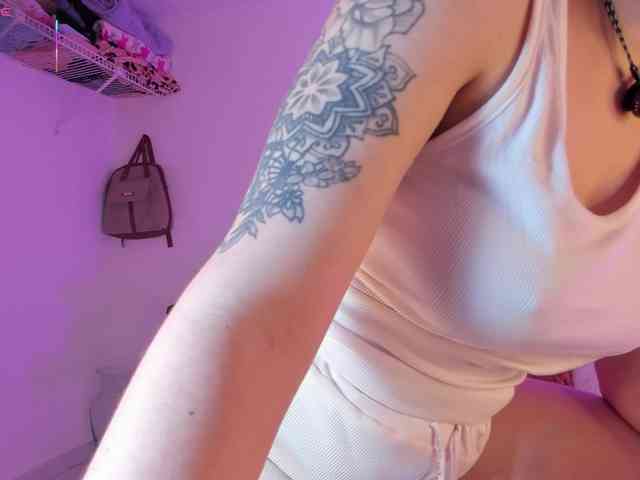 erika18love webcam