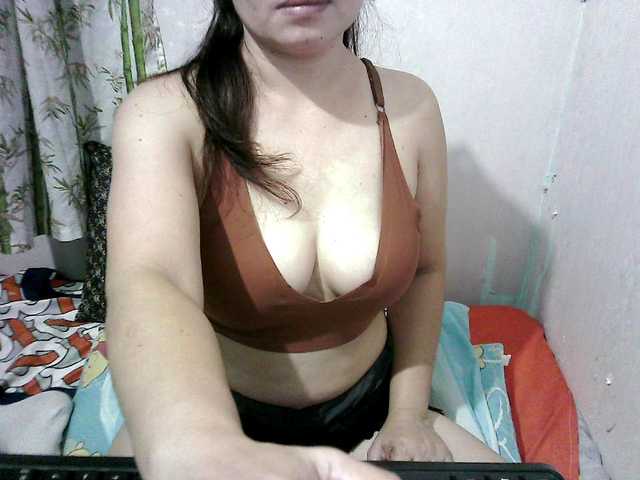 Erica-4u webcam bongacams model stream image