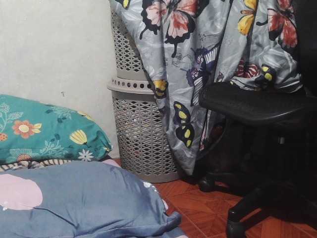 Kazzandra webcam bongacams model stream image