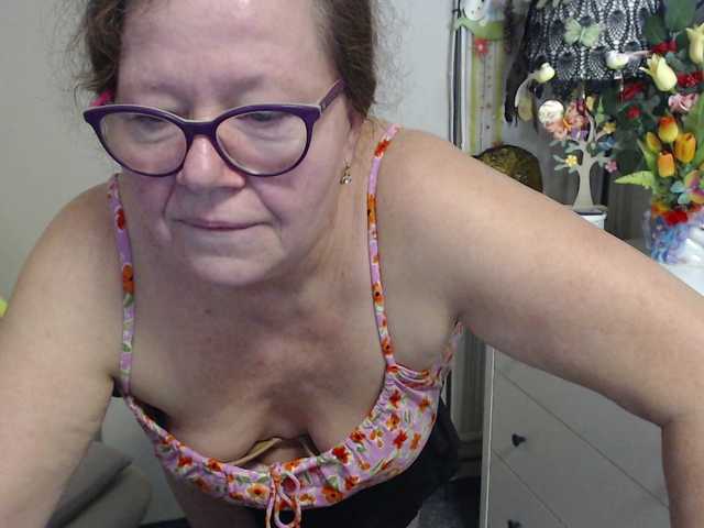 flirty-adele's BongaCams show and profile