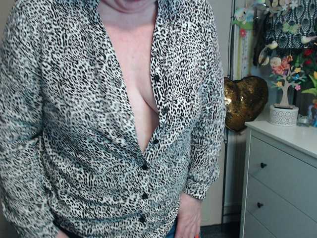 flirty-adele's BongaCams show and profile