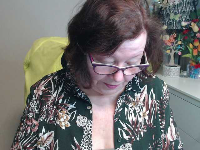 flirty-adele's BongaCams show and profile