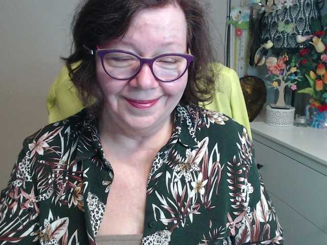 flirty-adele's BongaCams show and profile