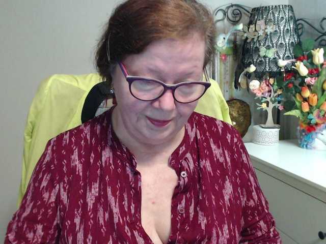 flirty-adele's BongaCams show and profile