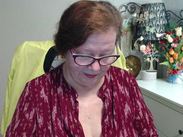 flirty-adele's BongaCams show and profile