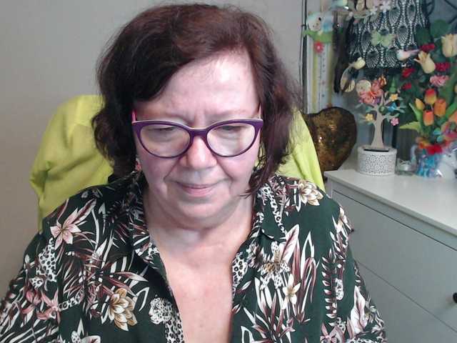 flirty-adele's BongaCams show and profile