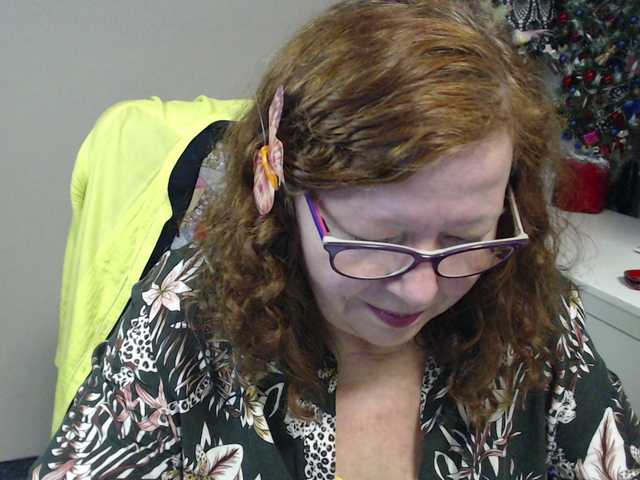 flirty-adele webcam bongacams model stream image