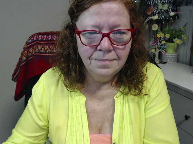 flirty-adele webcam bongacams model stream image