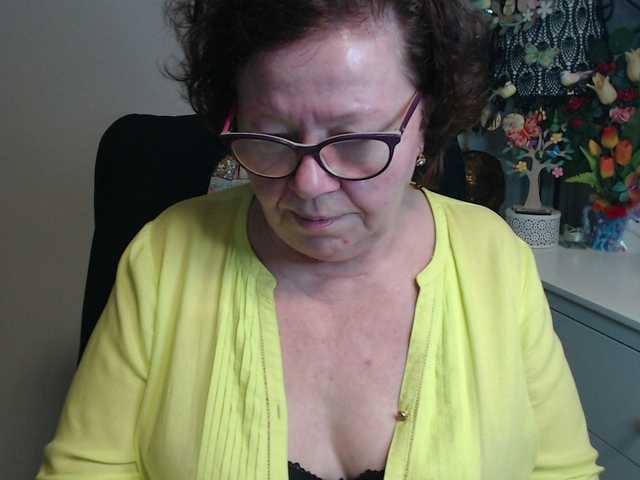 flirty-adele's BongaCams show and profile