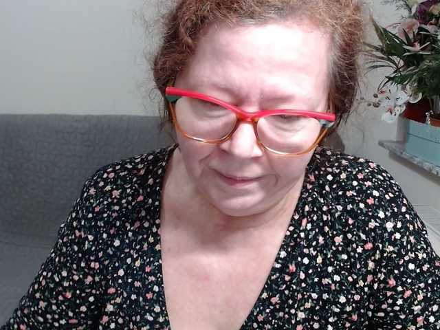 flirty-adele live cam profile