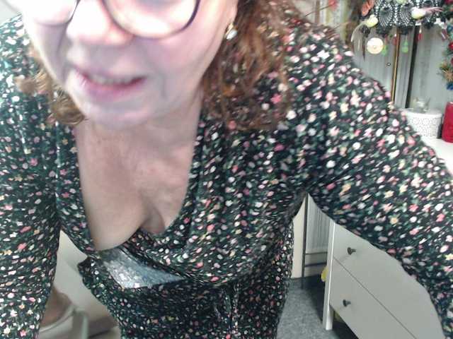 flirty-adele's BongaCams show and profile