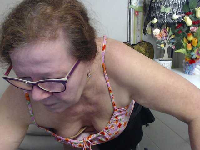 flirty-adele's BongaCams show and profile