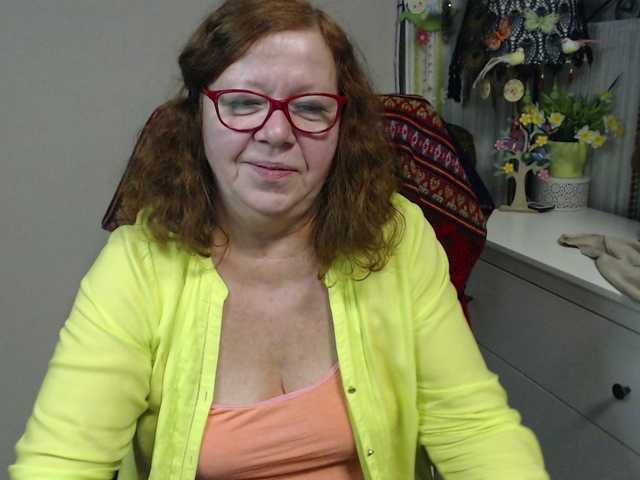 flirty-adele webcam bongacams model stream image