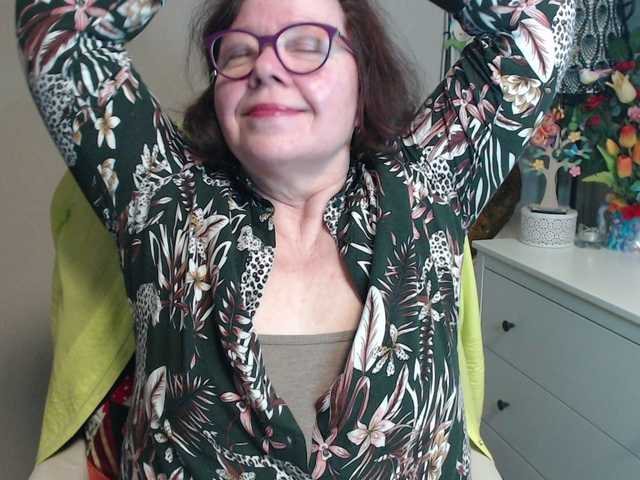 flirty-adele's BongaCams show and profile