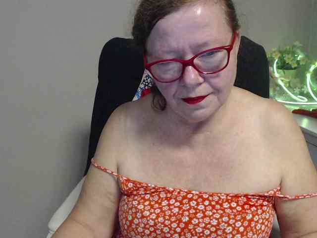 flirty-adele webcam
