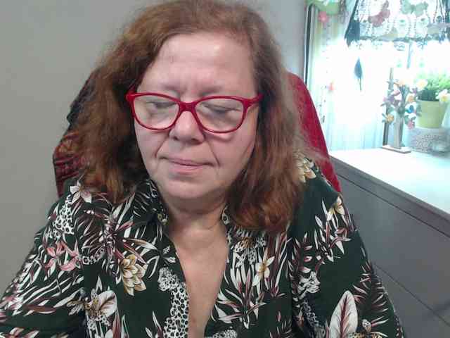 flirty-adele webcam