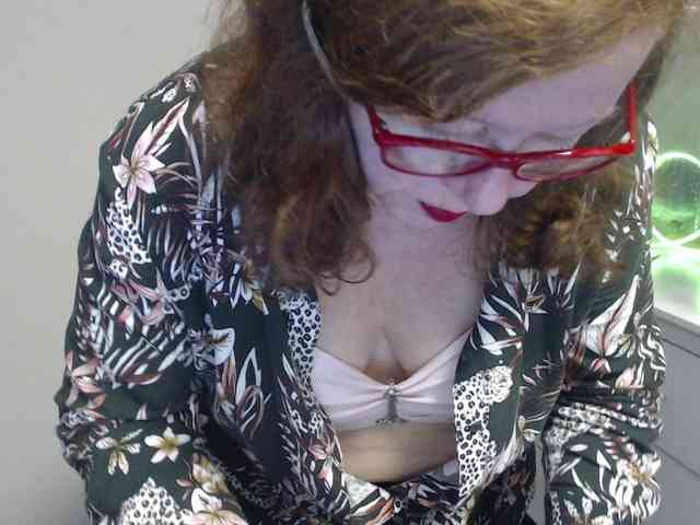 flirty-adele webcam