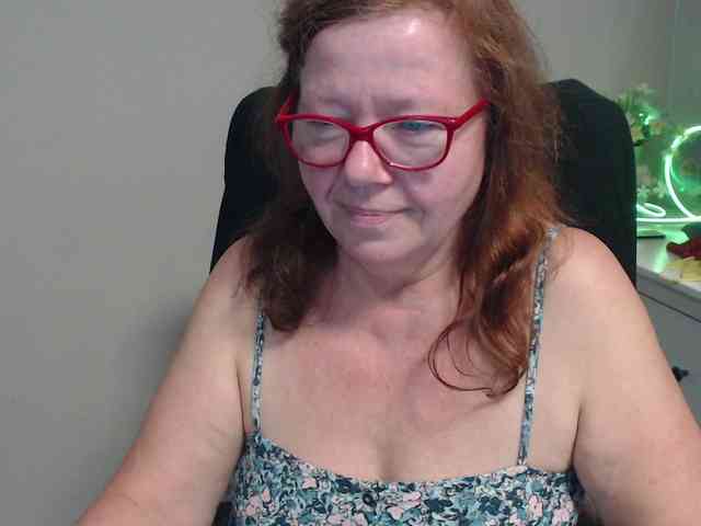 flirty-adele webcam